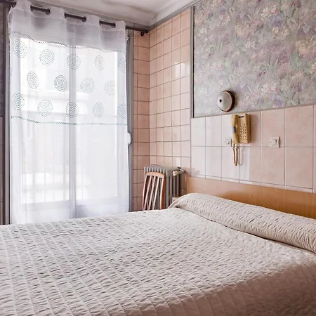 De La Comete 2* Paris