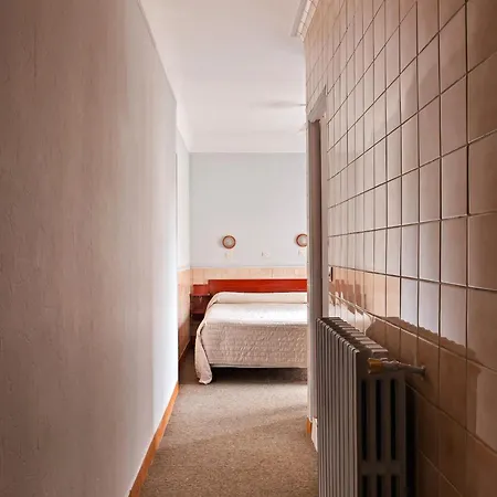 De La Comete 2* Paris