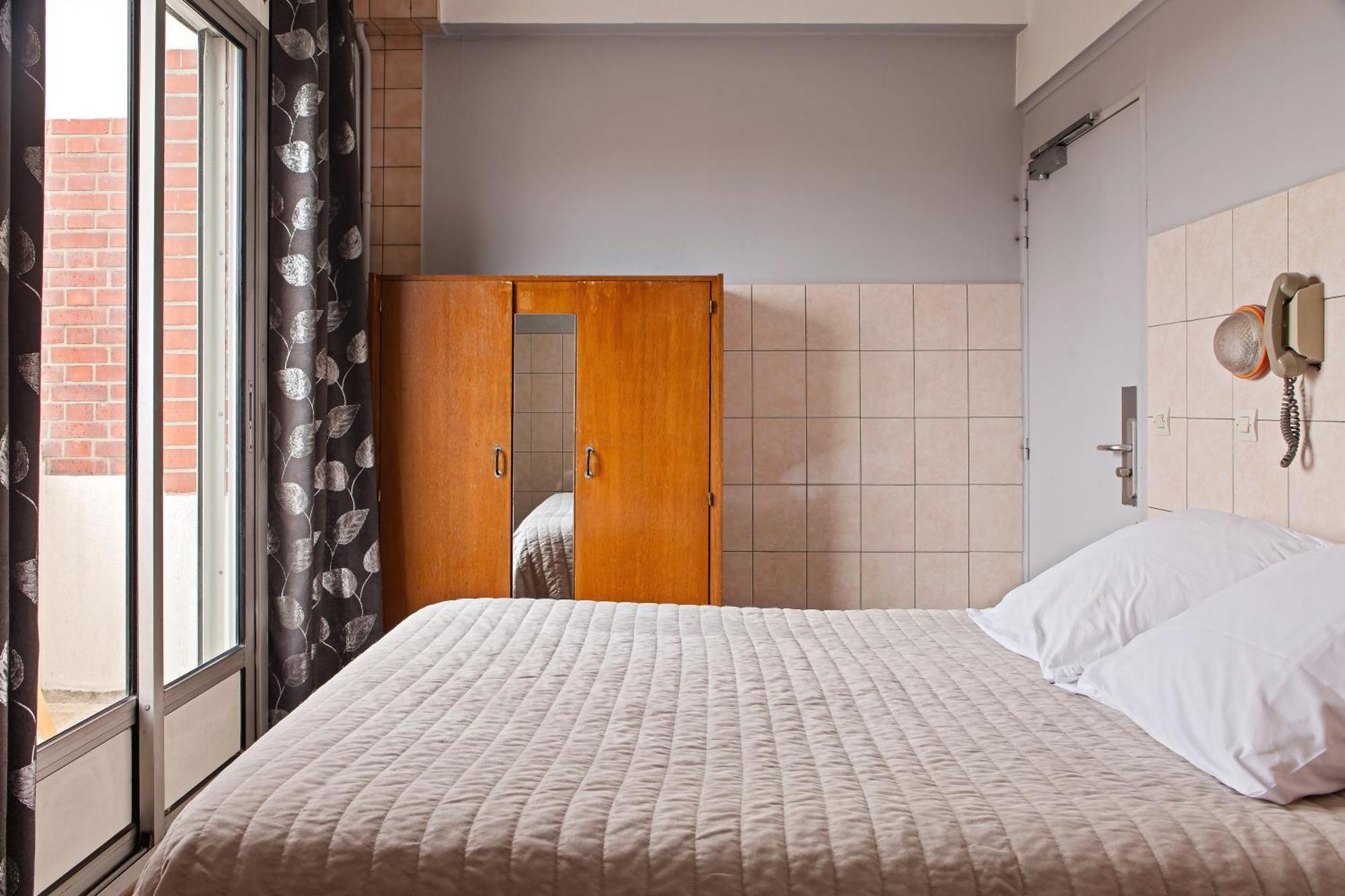 De La Comete 2* Paris